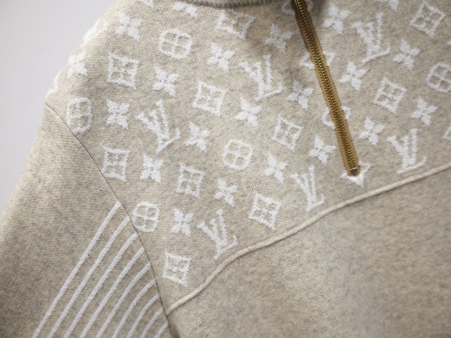 Louis Vuitton Unisex Sweatshirt Size S-XL