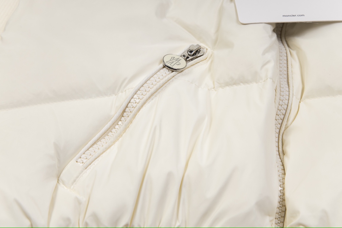 Moncler Women Down Jacket Size S-XL