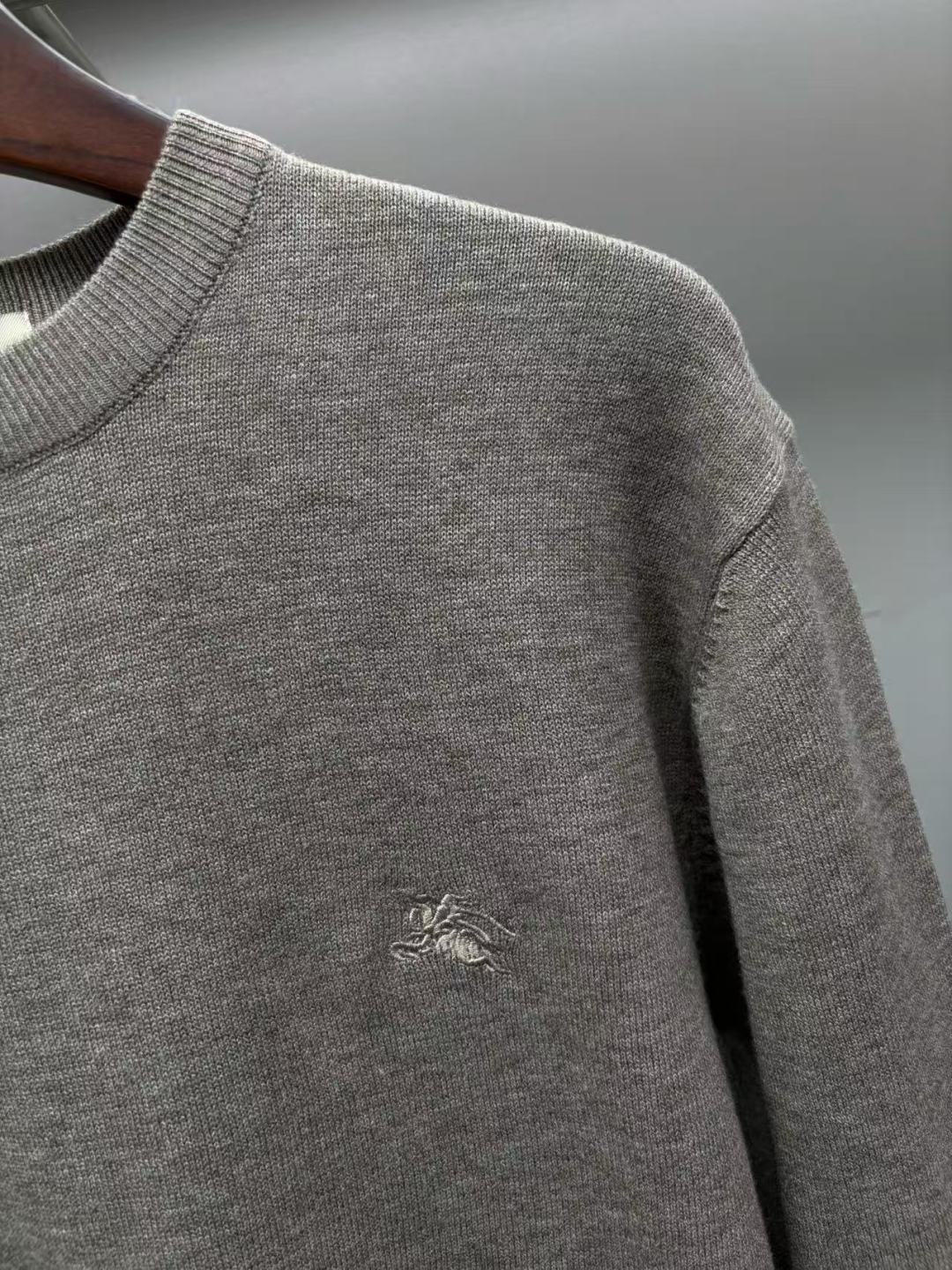 Burberry Unisex Sweatshirt Size L-4XL