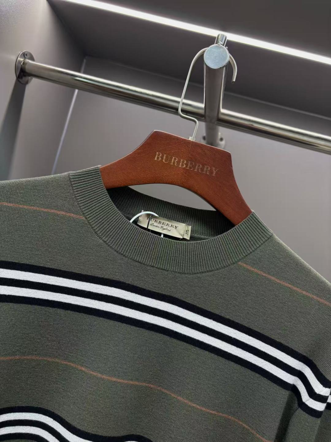 Burberry Unisex Sweatshirt Size L-4XL