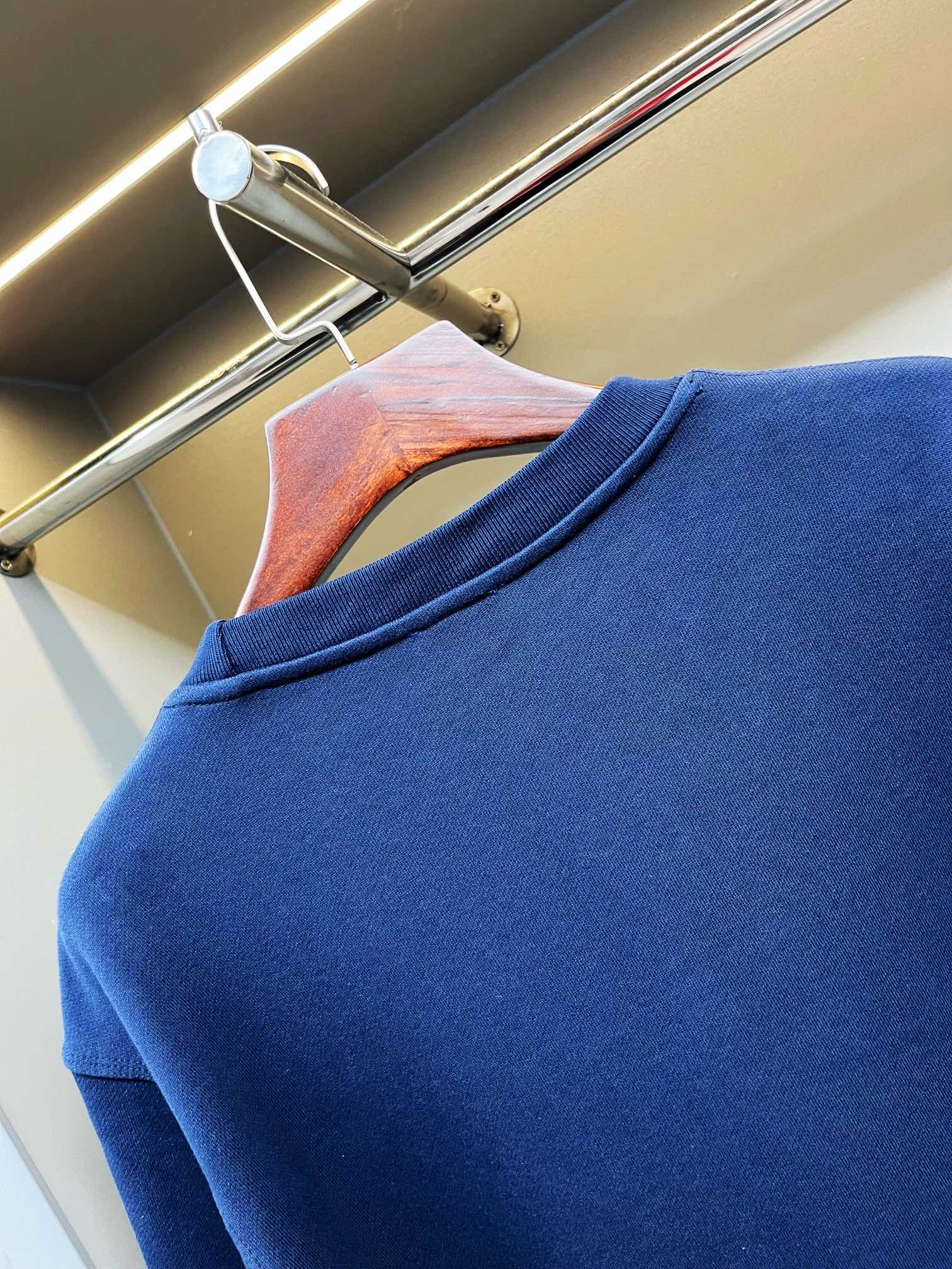 Burberry Unisex Sweatshirt Size S-XXL