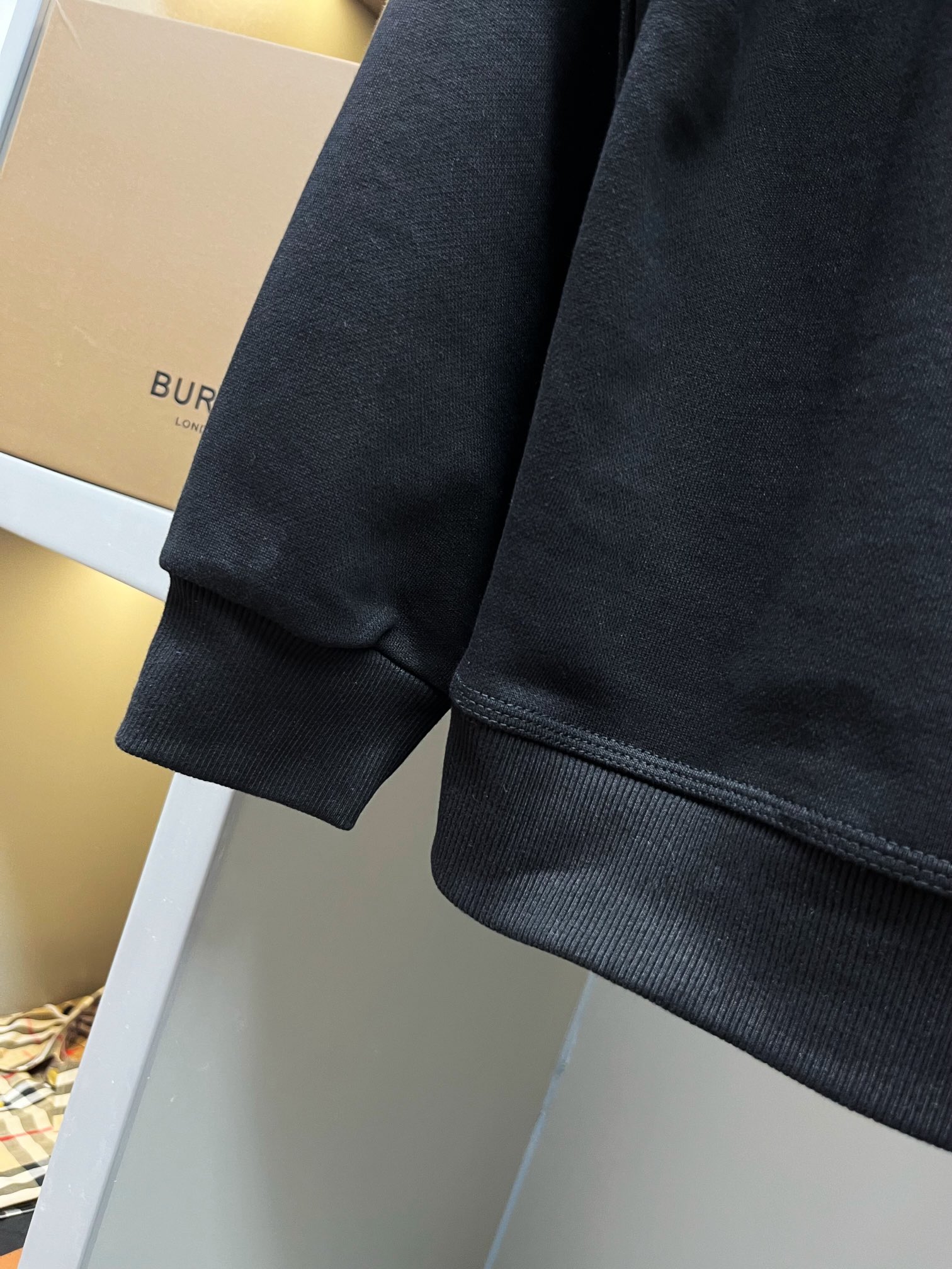 Burberry Unisex Sweatshirt Size S-XXL