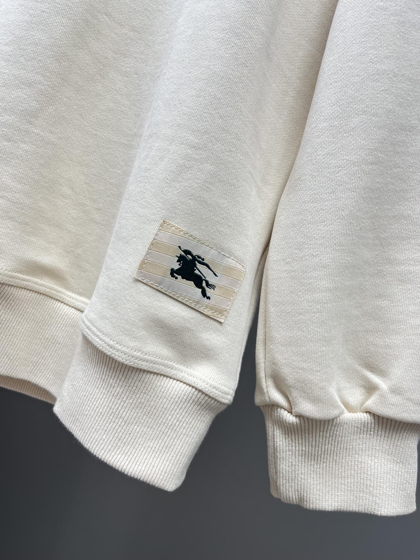 Burberry Unisex Sweatshirt Size S-XXL