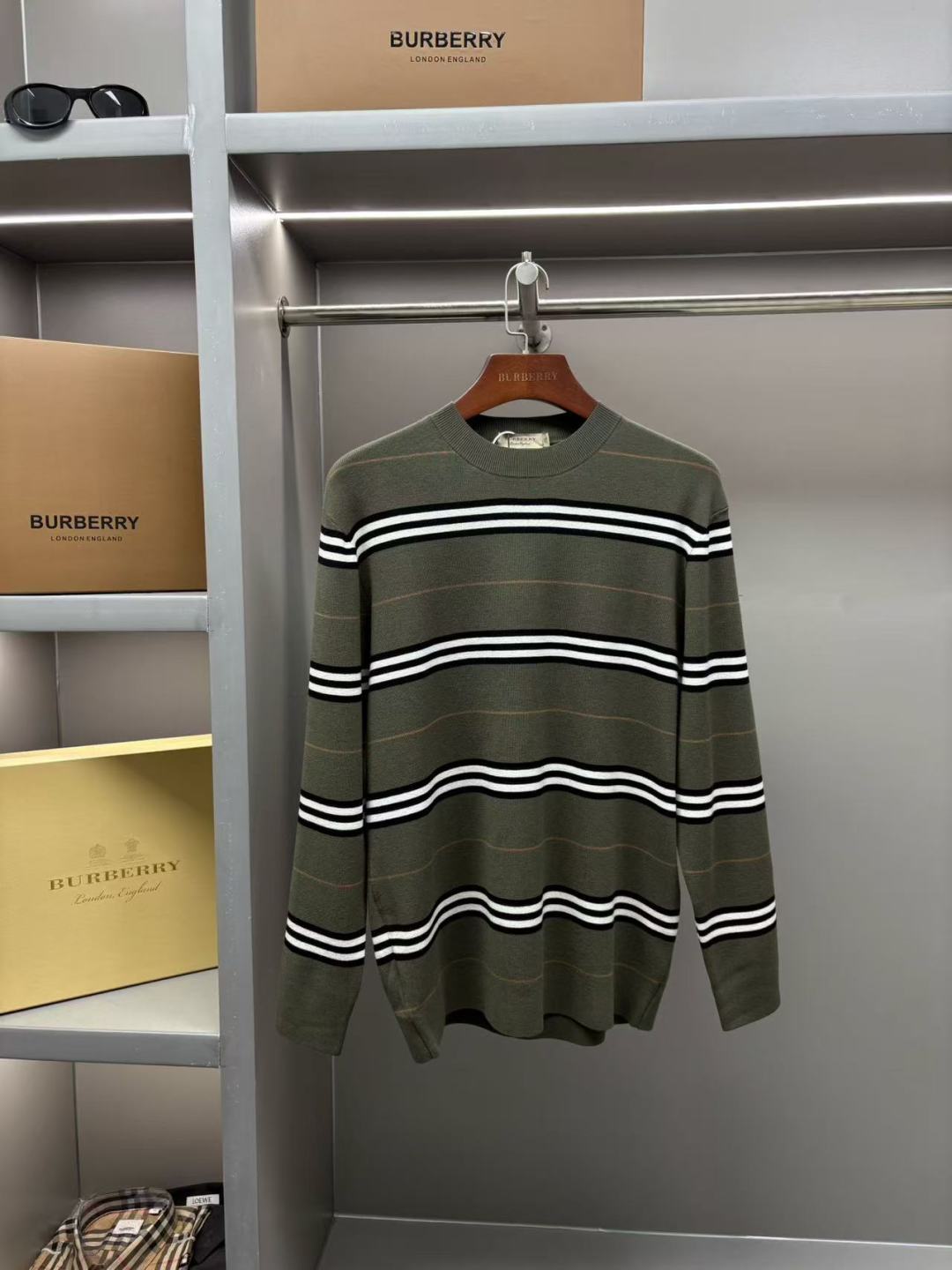 Burberry Unisex Sweatshirt Size L-4XL