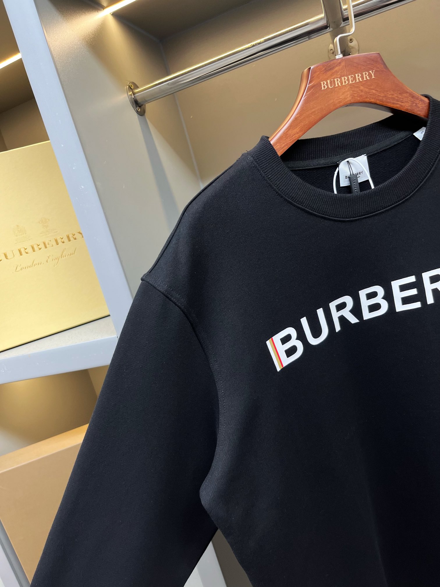 Burberry Unisex Sweatshirt Size S-XXL