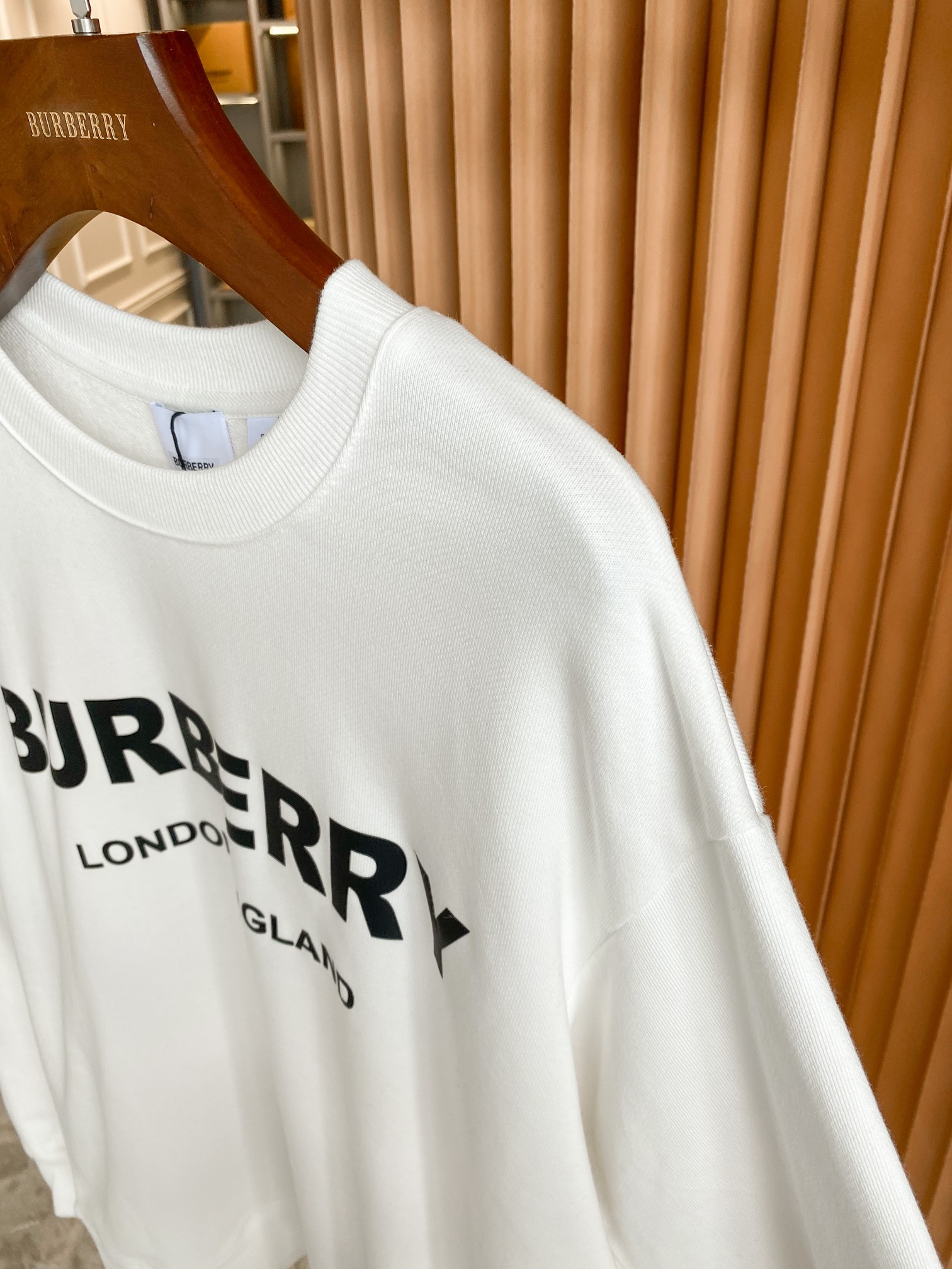 Burberry Unisex Sweatshirt Size S-XXL