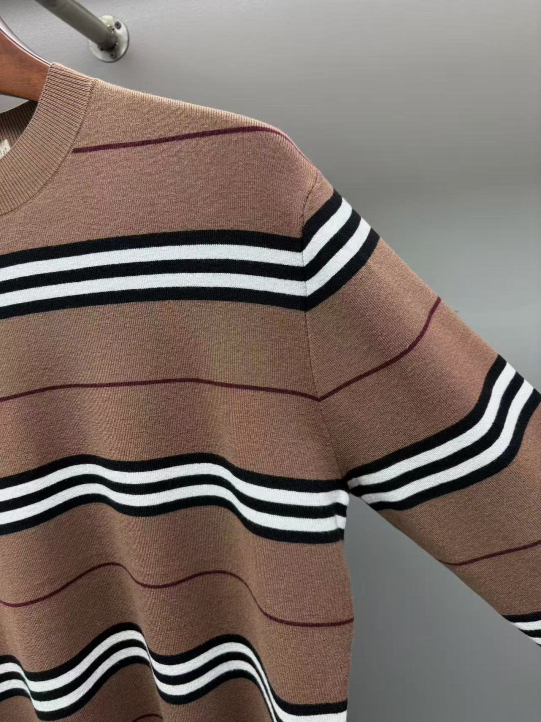 Burberry Unisex Sweatshirt Size L-4XL