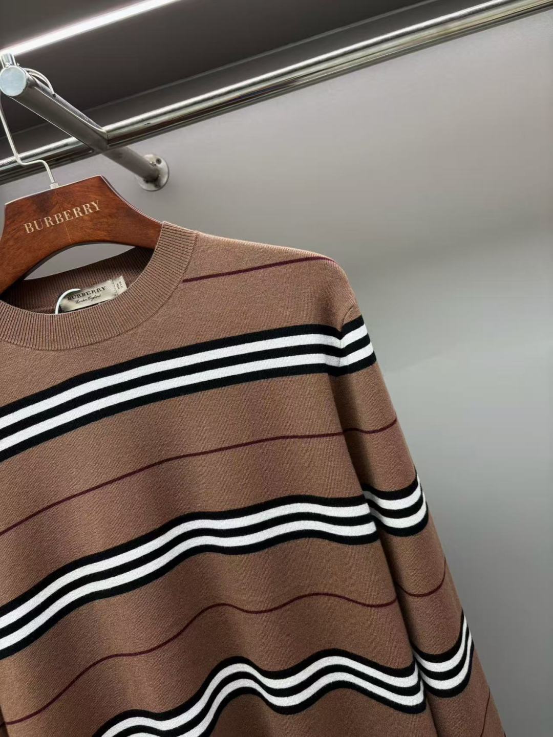 Burberry Unisex Sweatshirt Size L-4XL