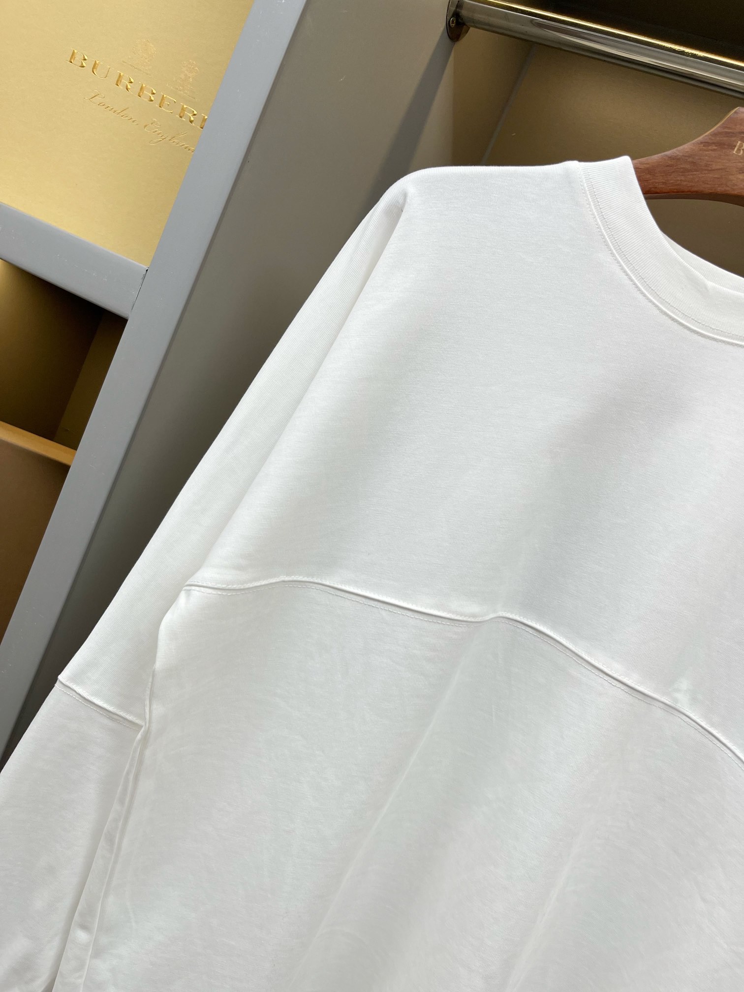 Burberry Unisex Sweatshirt Size S-XXL