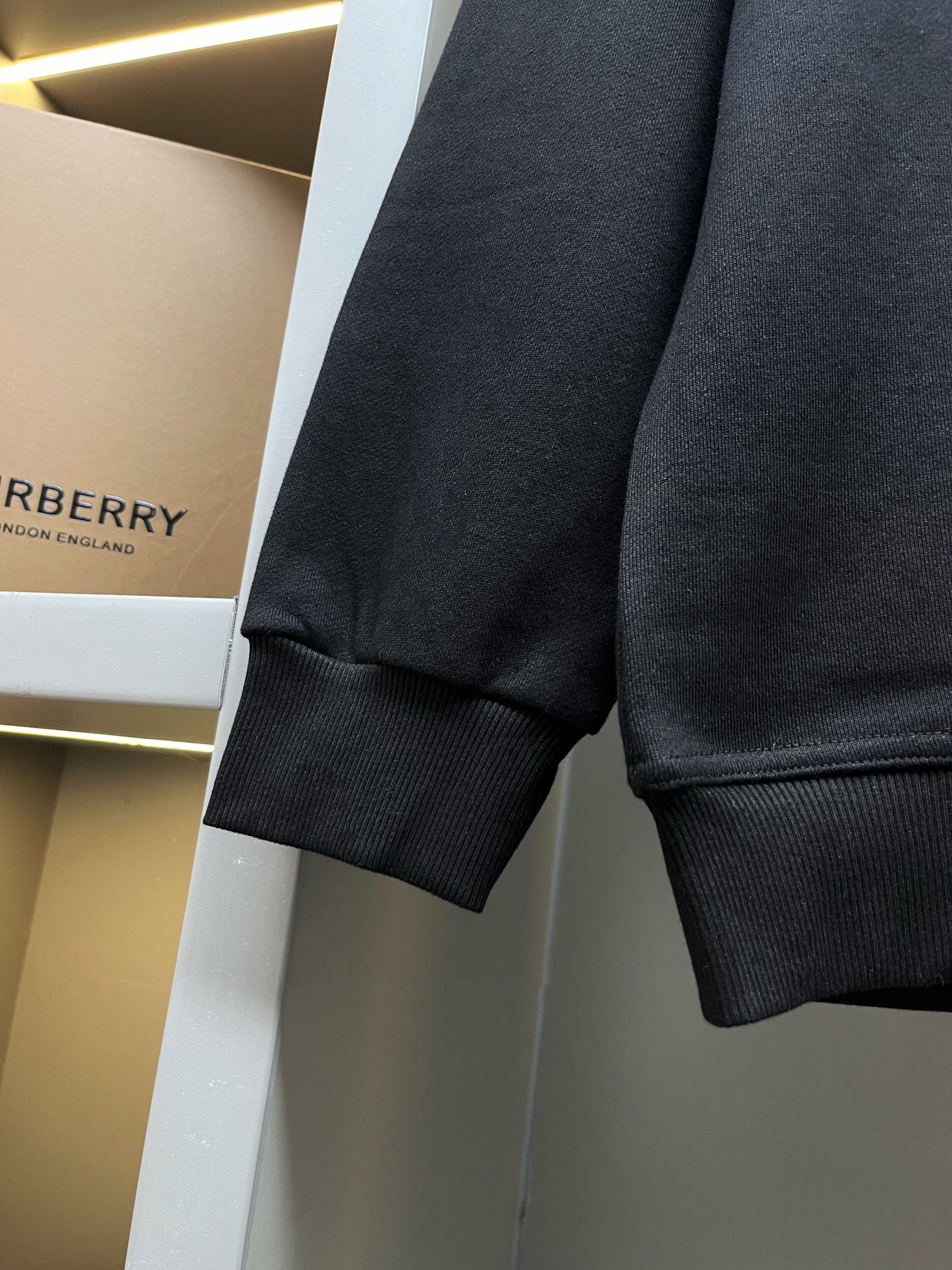 Burberry Unisex Sweatshirt Size S-XXL