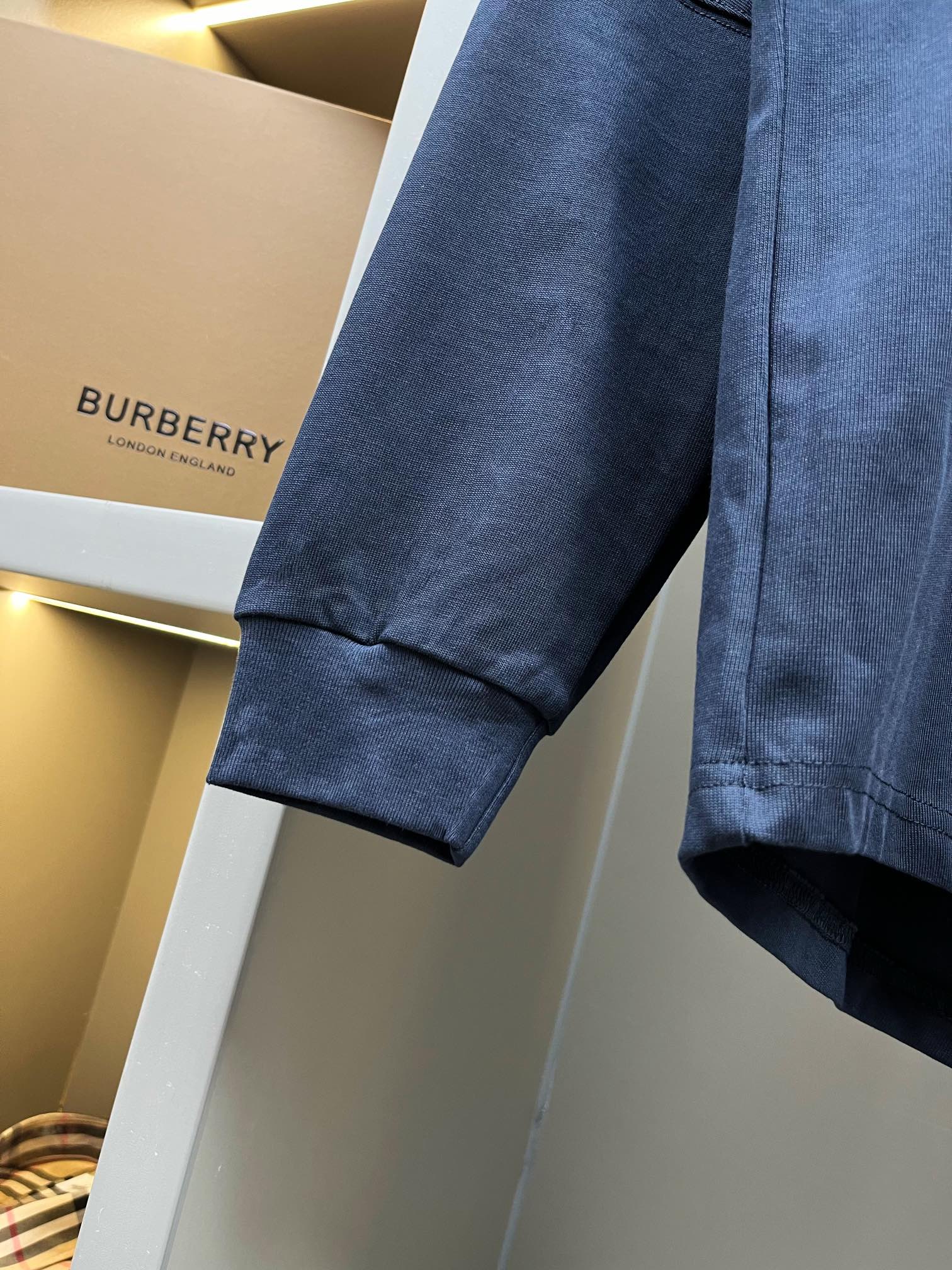 Burberry Unisex Sweatshirt Size S-XXL