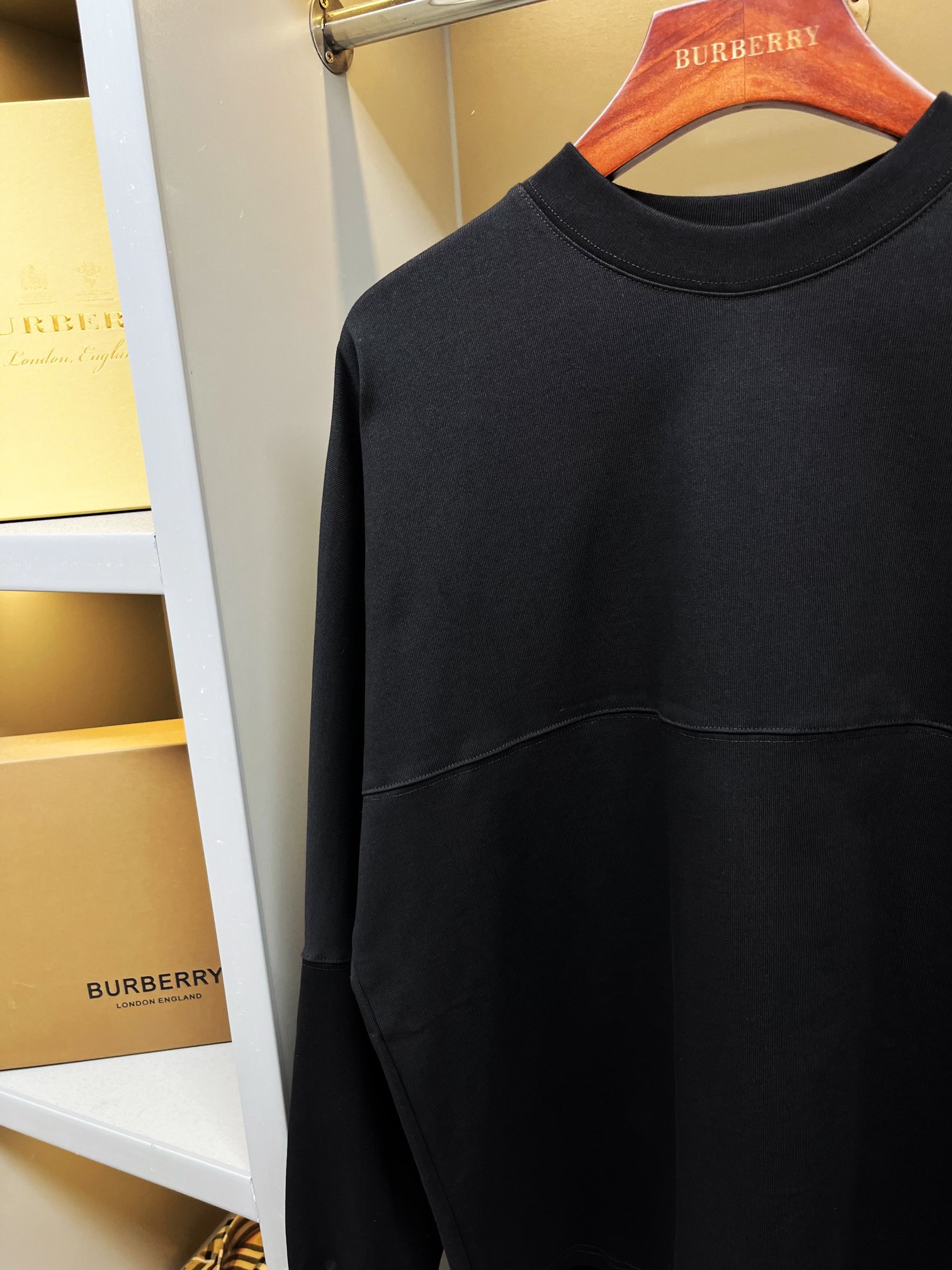 Burberry Unisex Sweatshirt Size S-XXL