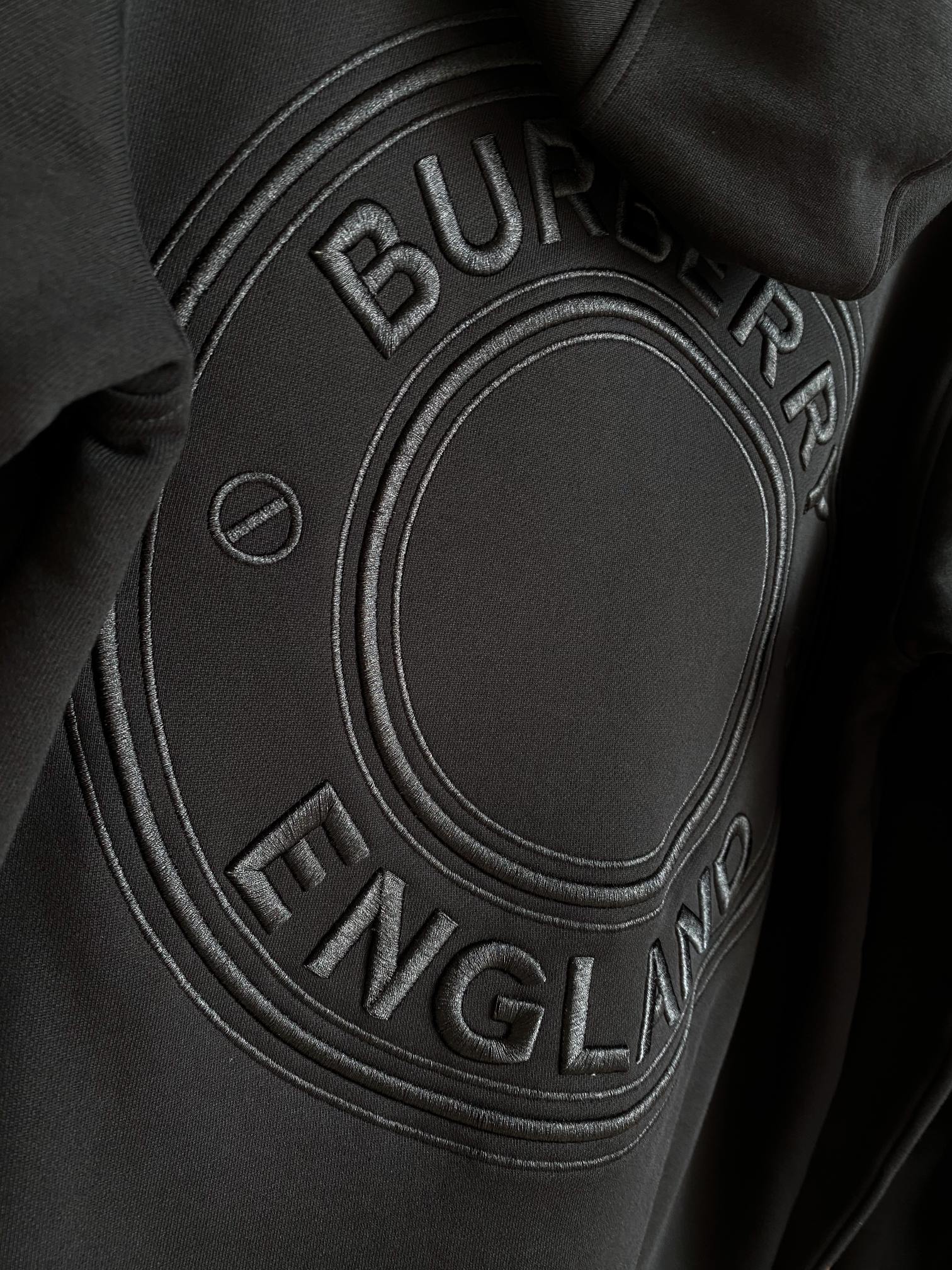 Burberry Unisex Sweatshirt Size S-XXL