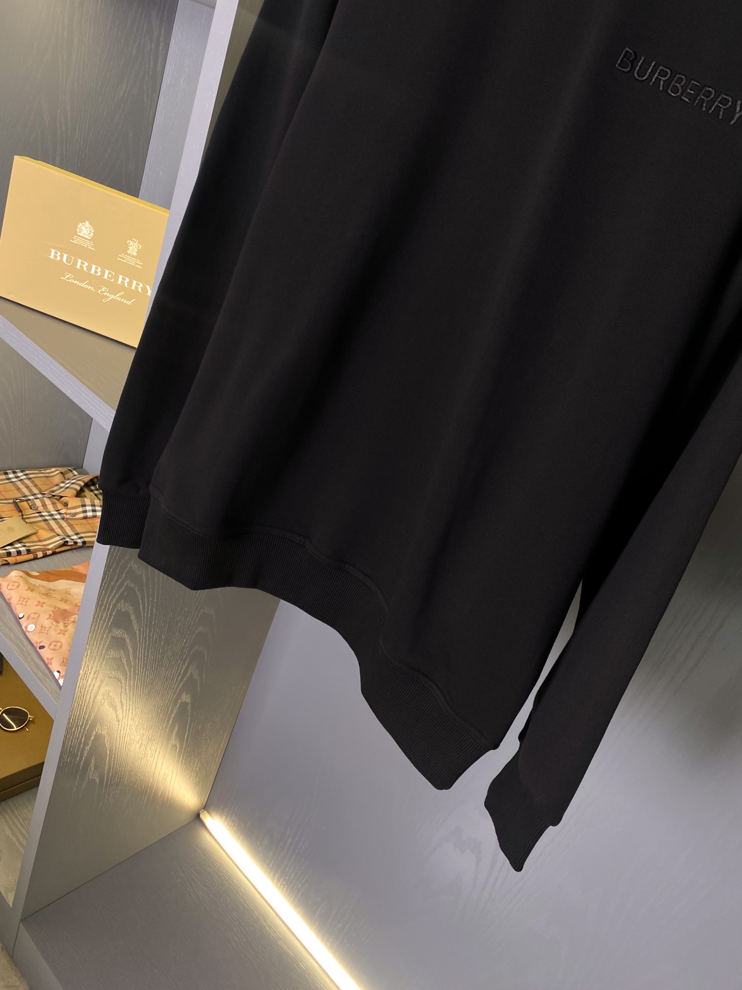 Burberry Unisex Sweatshirt Size S-XXL