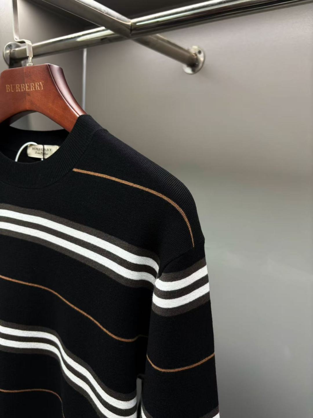 Burberry Unisex Sweatshirt Size L-4XL