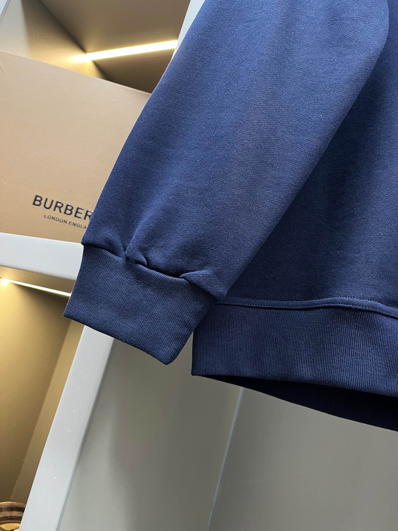 Burberry Unisex Sweatshirt Size S-XXL