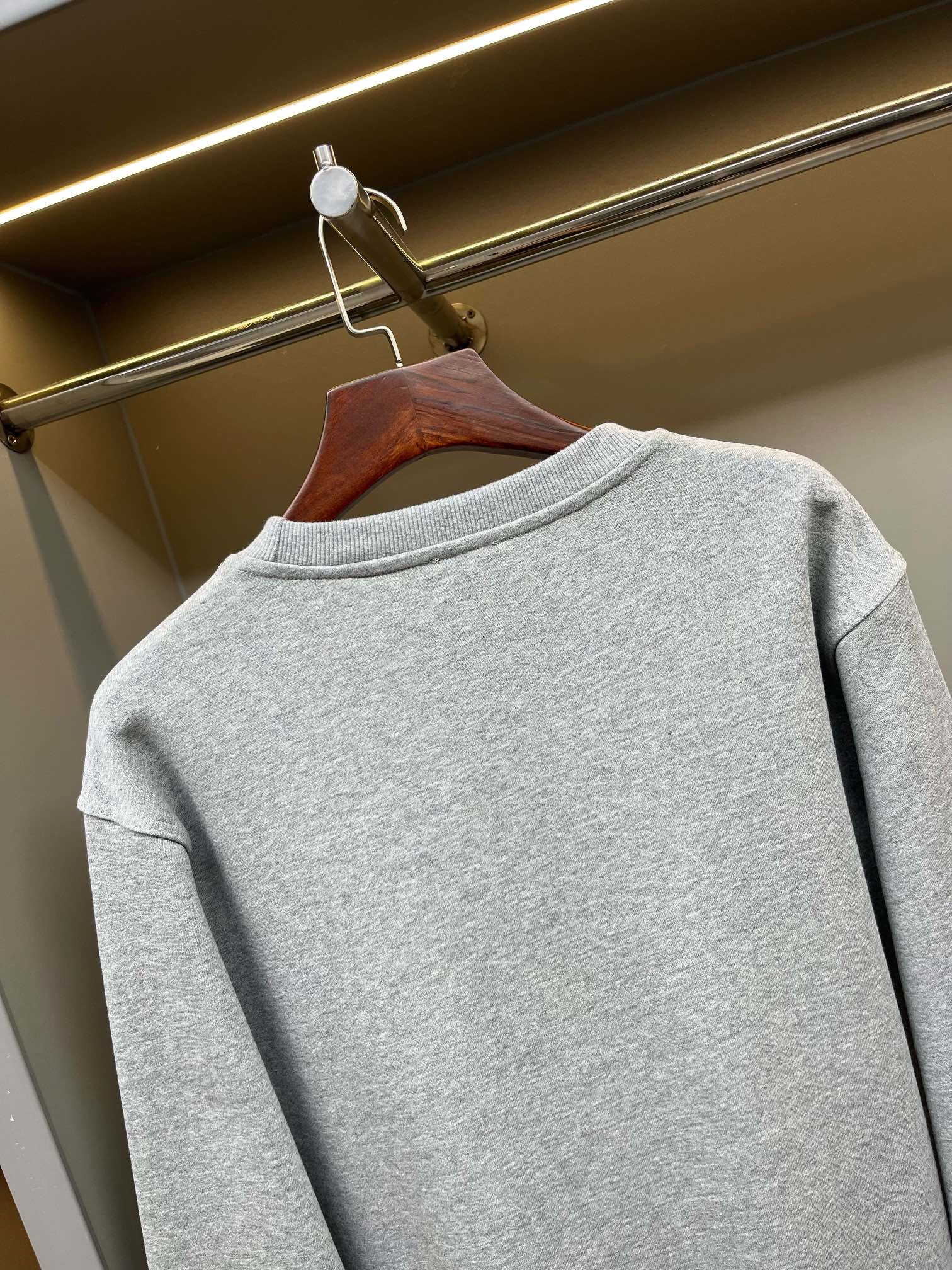 Burberry Unisex Sweatshirt Size S-XXL