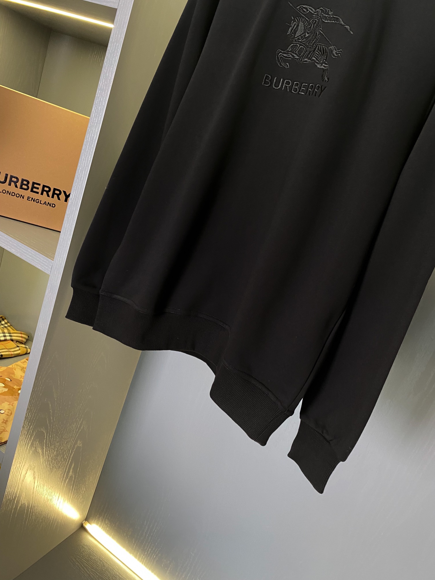 Burberry Unisex Sweatshirt Size S-XXL