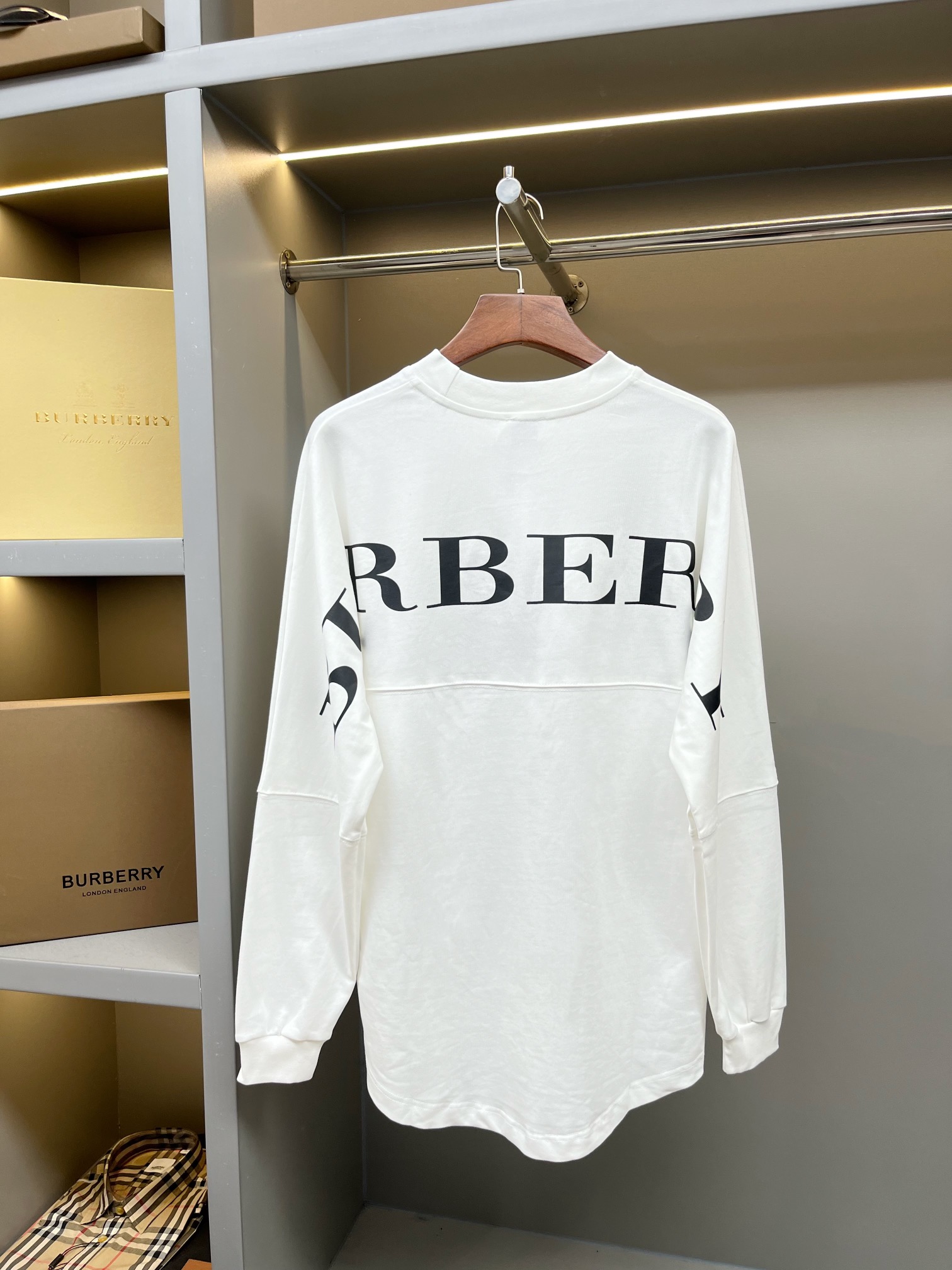 Burberry Unisex Sweatshirt Size S-XXL