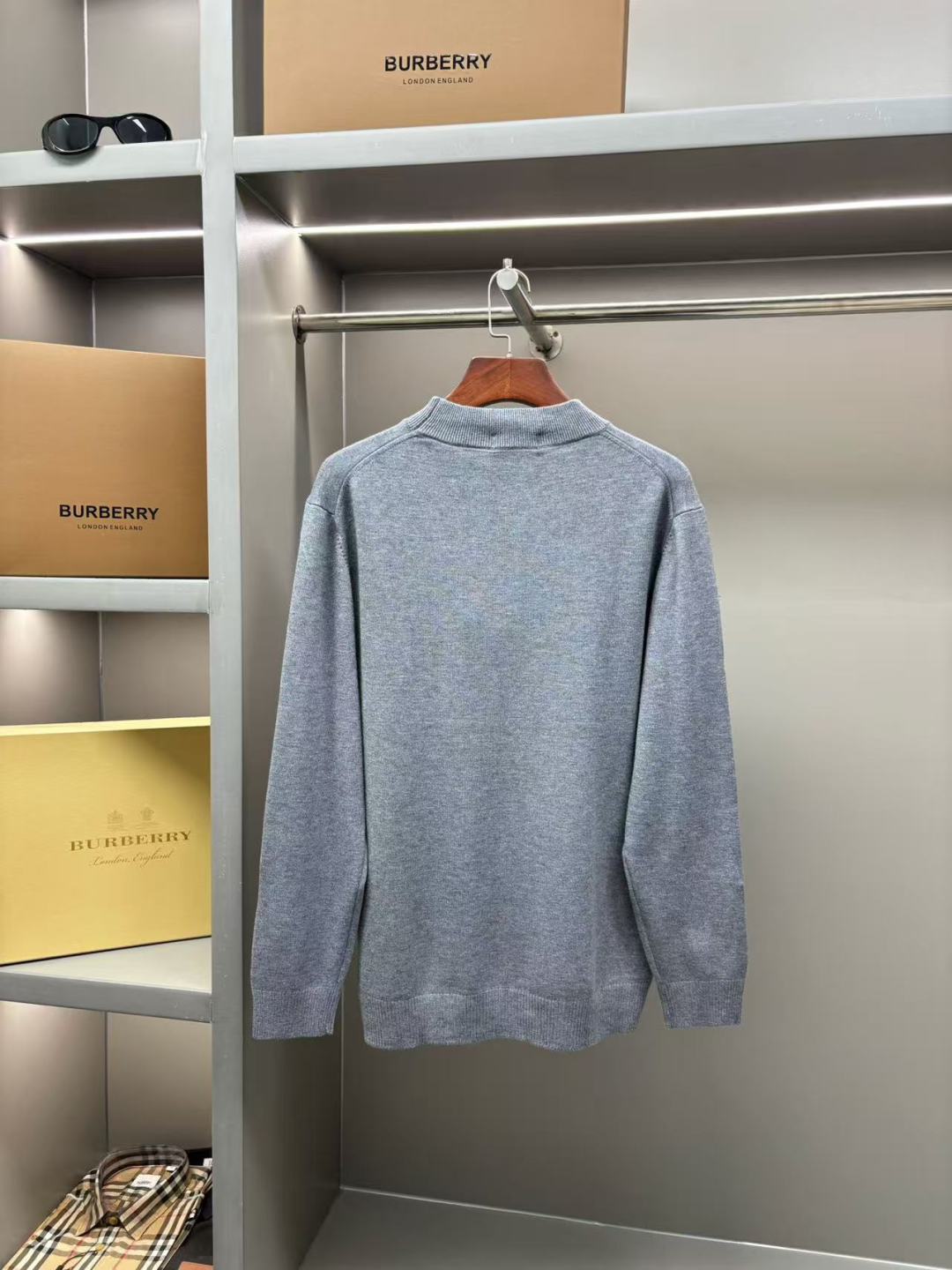 Burberry Unisex Sweatshirt Size L-4XL