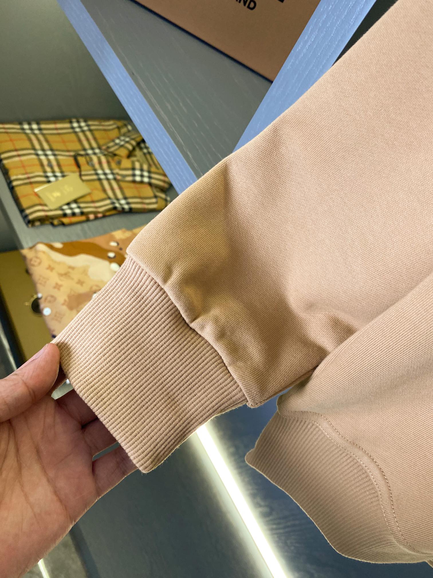 Burberry Unisex Sweatshirt Size S-XXL