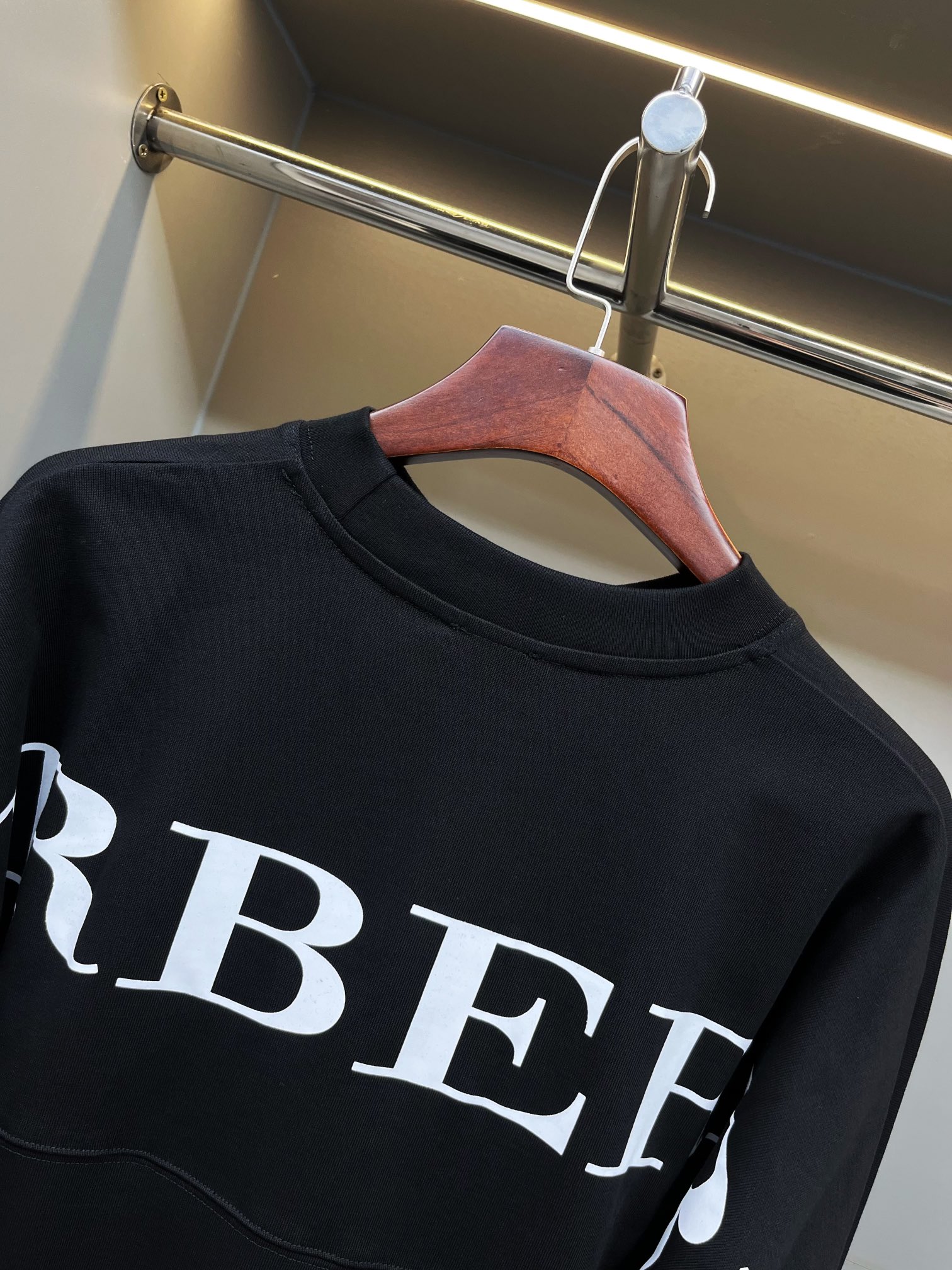 Burberry Unisex Sweatshirt Size S-XXL