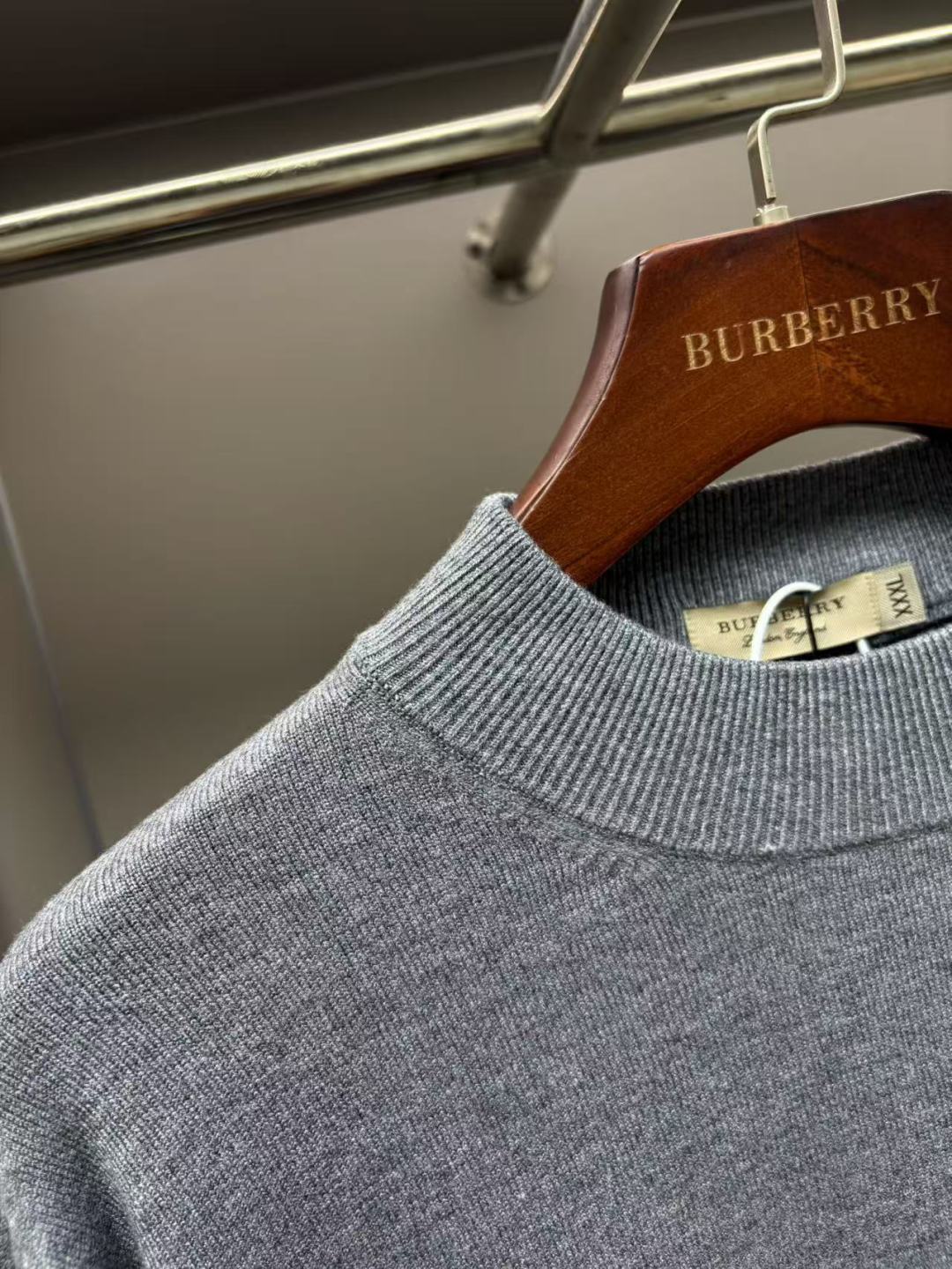 Burberry Unisex Sweatshirt Size L-4XL