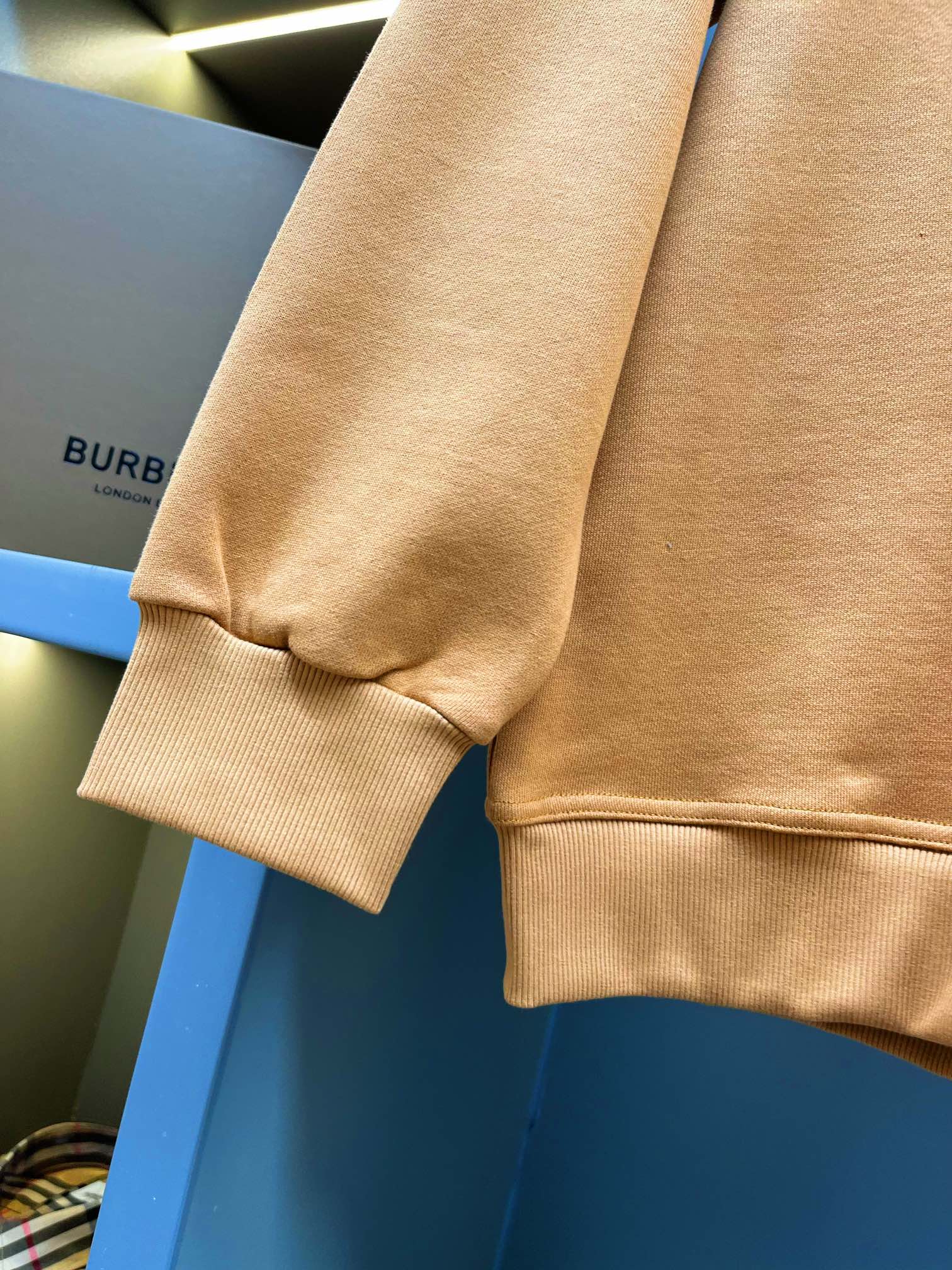 Burberry Unisex Sweatshirt Size S-XXL