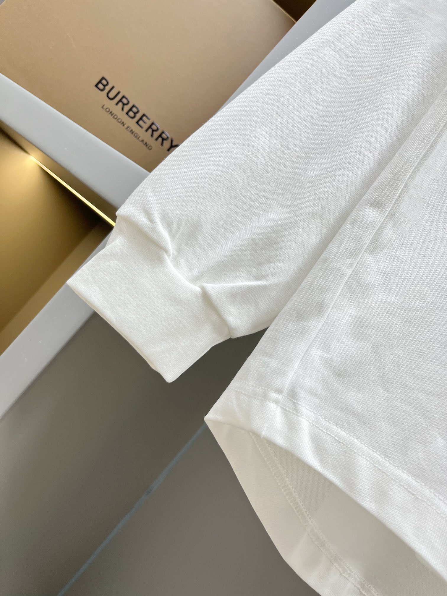 Burberry Unisex Sweatshirt Size S-XXL