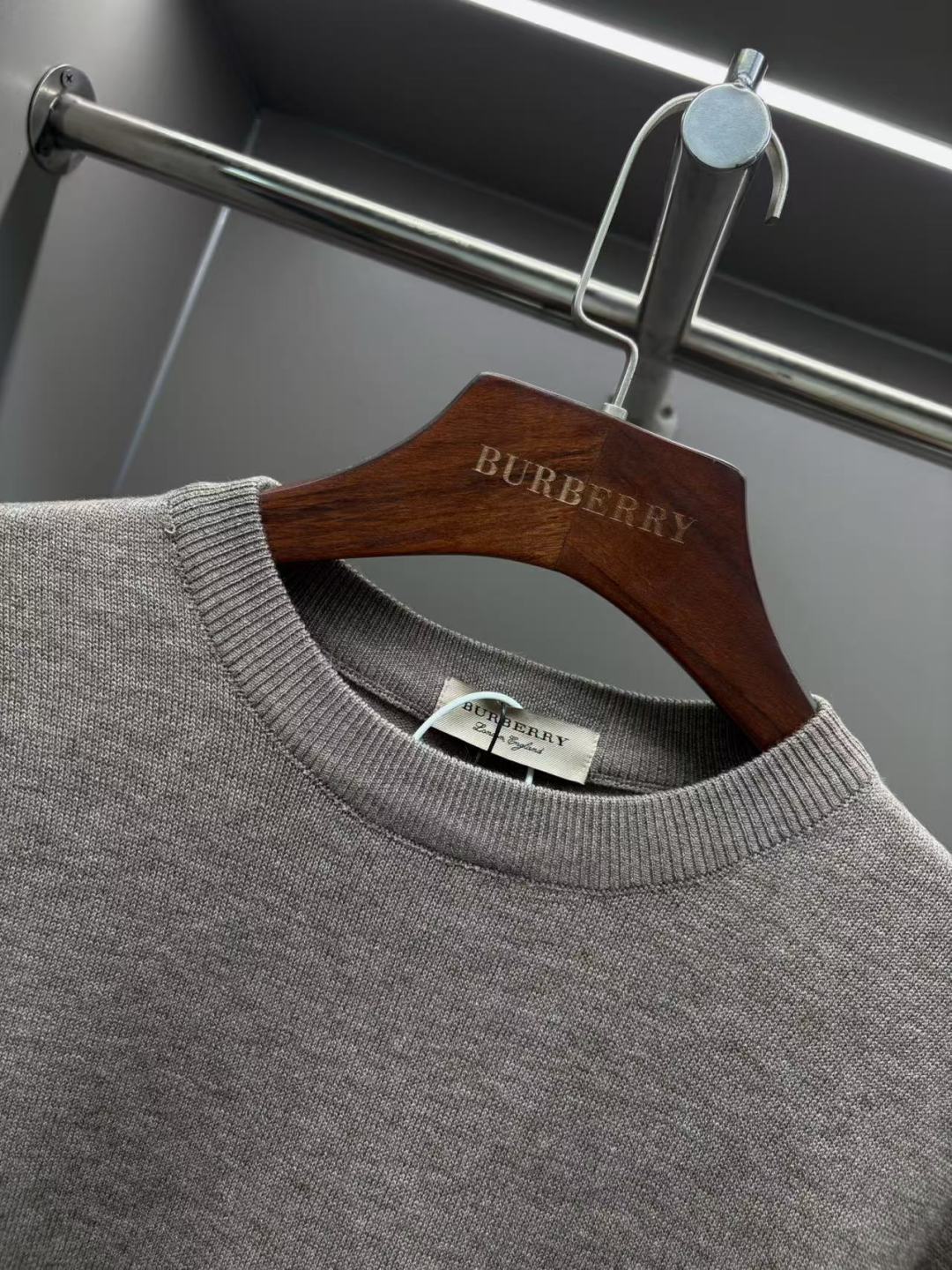 Burberry Unisex Sweatshirt Size L-4XL
