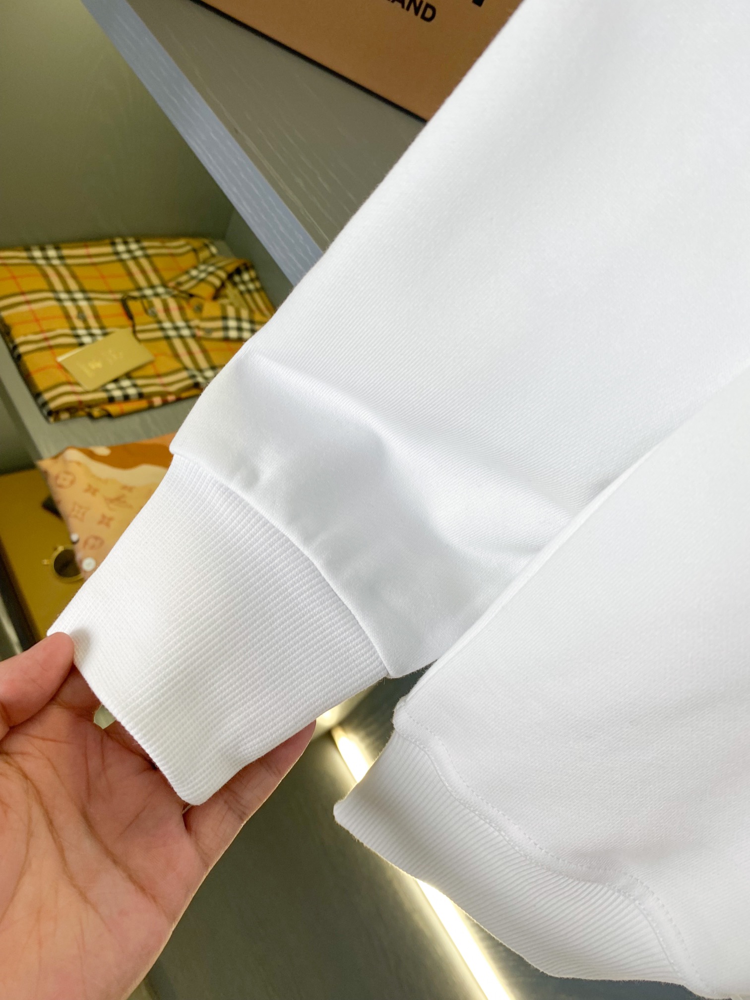 Burberry Unisex Sweatshirt Size S-XXL