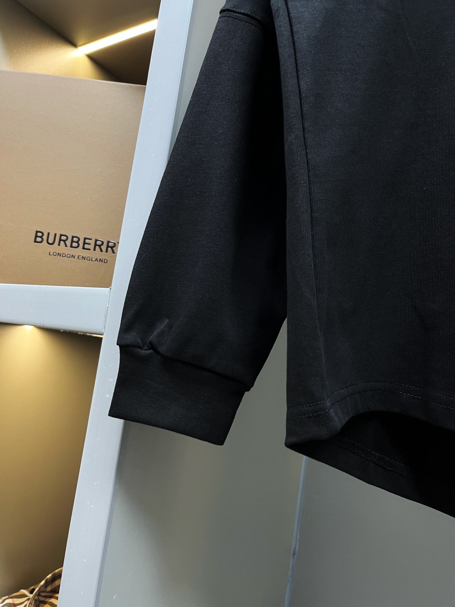 Burberry Unisex Sweatshirt Size S-XXL