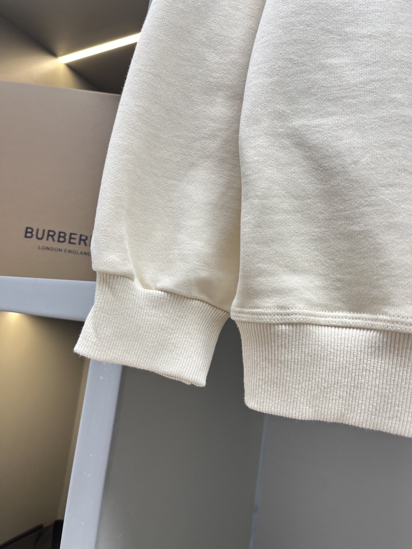 Burberry Unisex Sweatshirt Size S-XXL