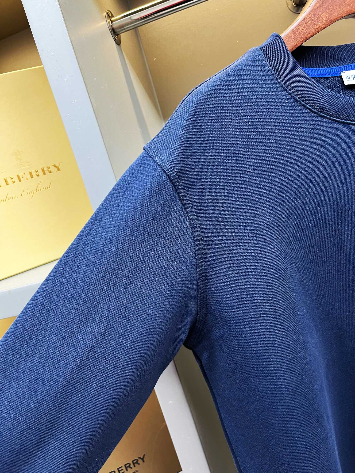 Burberry Unisex Sweatshirt Size S-XXL