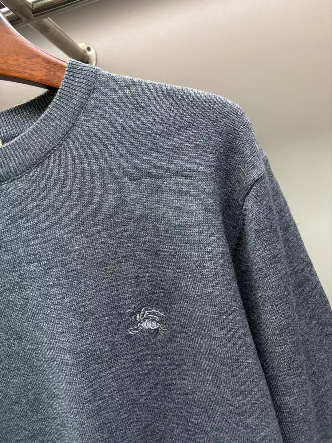 Burberry Unisex Sweatshirt Size L-4XL