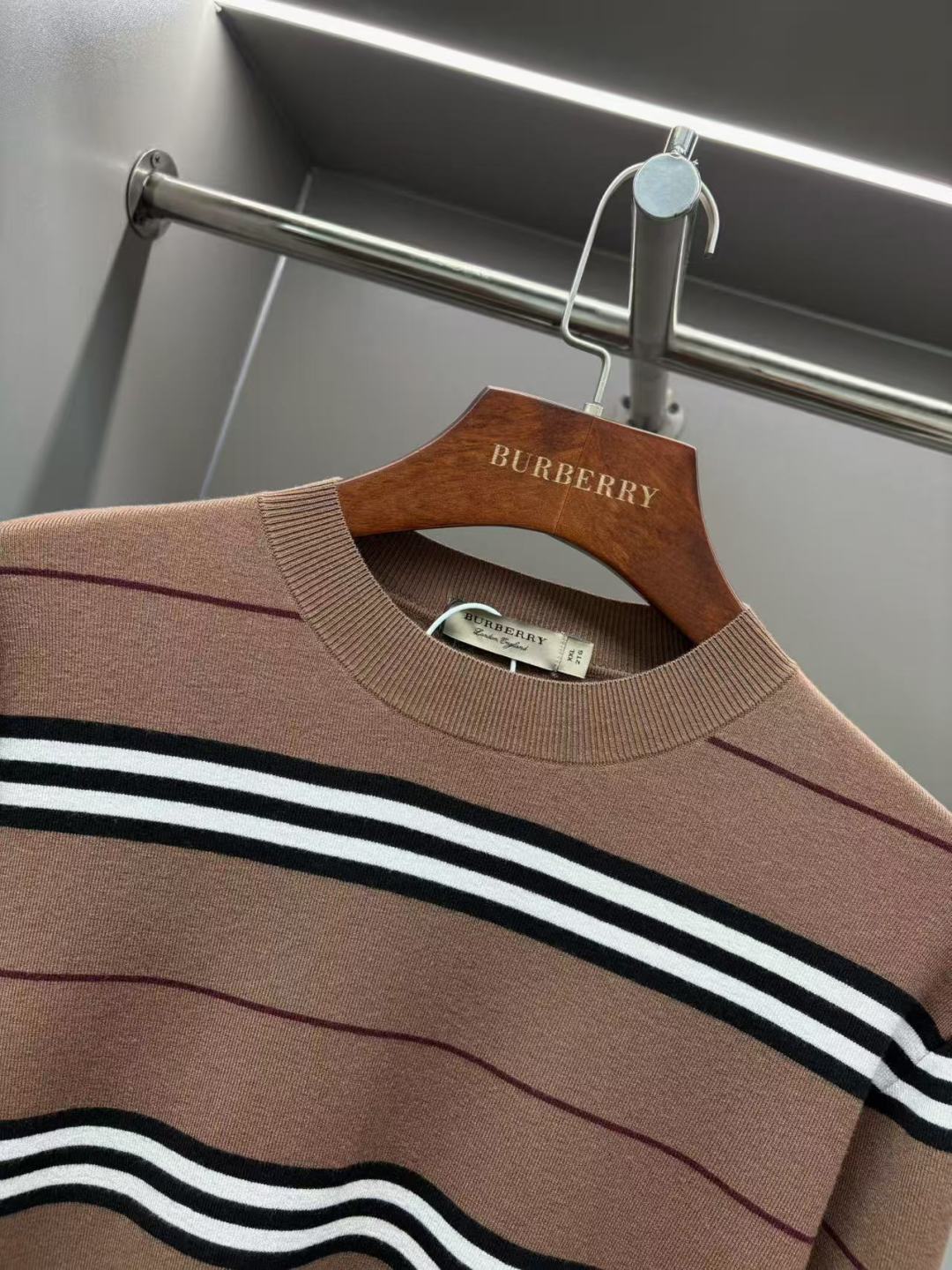 Burberry Unisex Sweatshirt Size L-4XL