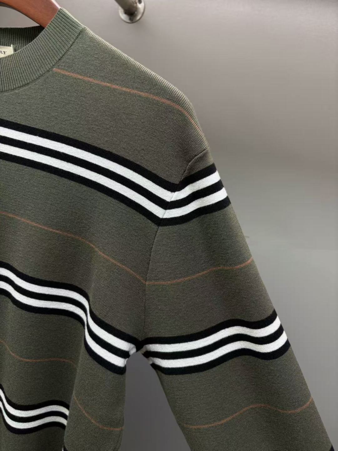 Burberry Unisex Sweatshirt Size L-4XL