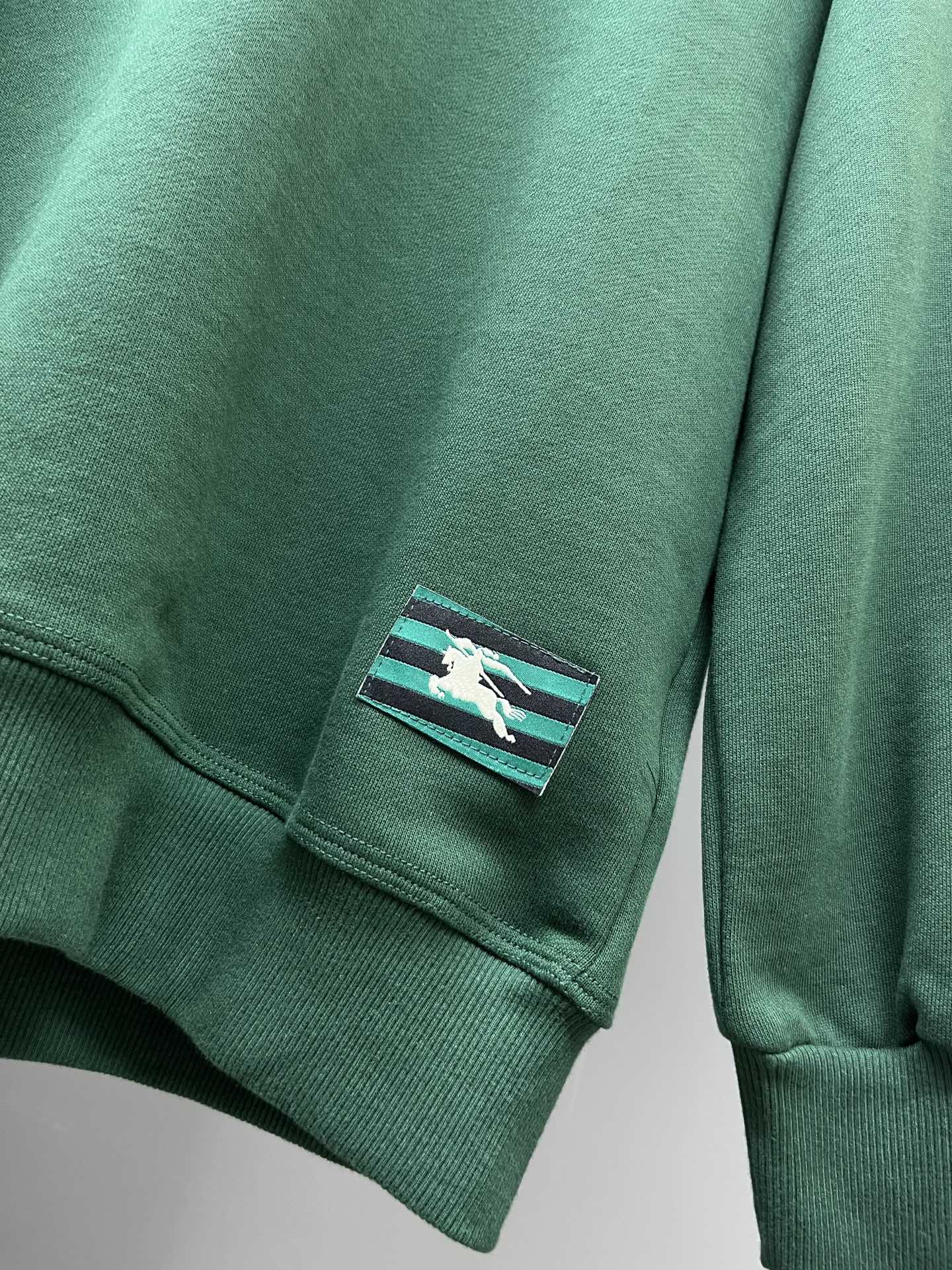 Burberry Unisex Sweatshirt Size S-XXL