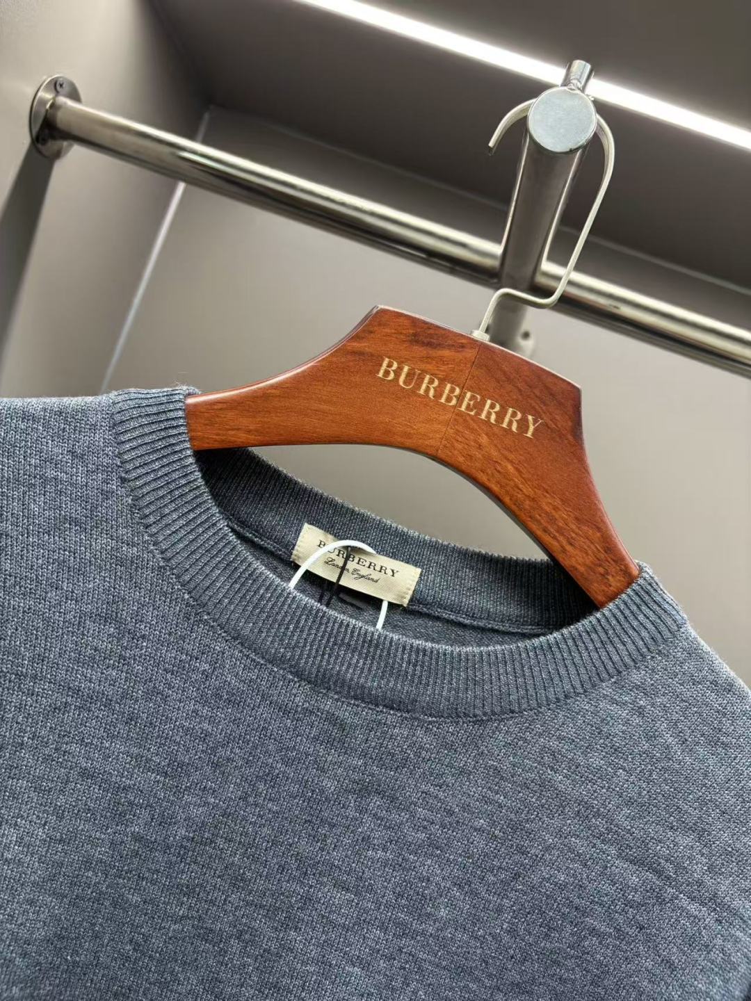 Burberry Unisex Sweatshirt Size L-4XL