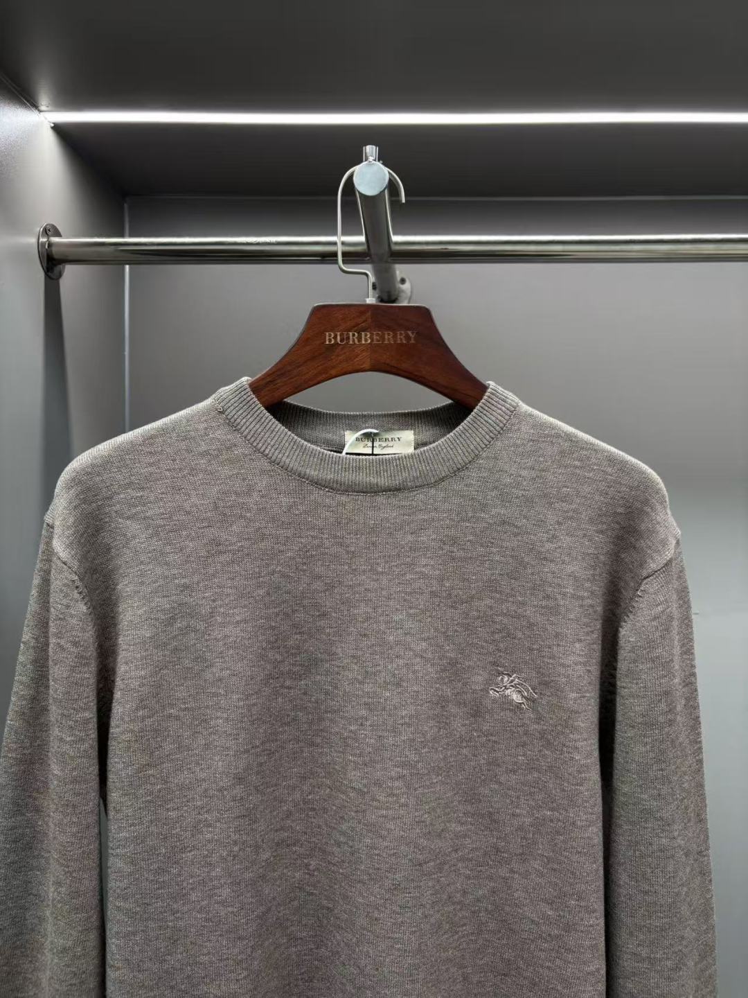 Burberry Unisex Sweatshirt Size L-4XL