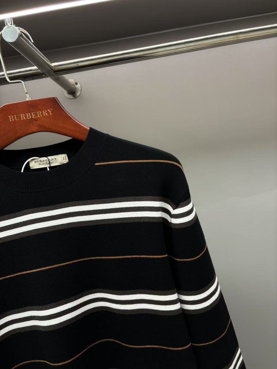 Burberry Unisex Sweatshirt Size L-4XL