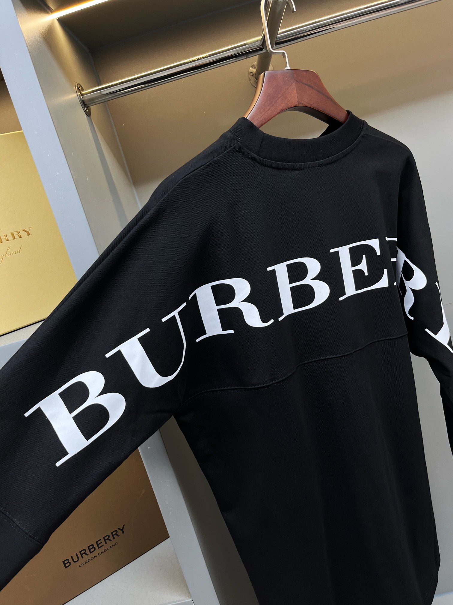 Burberry Unisex Sweatshirt Size S-XXL