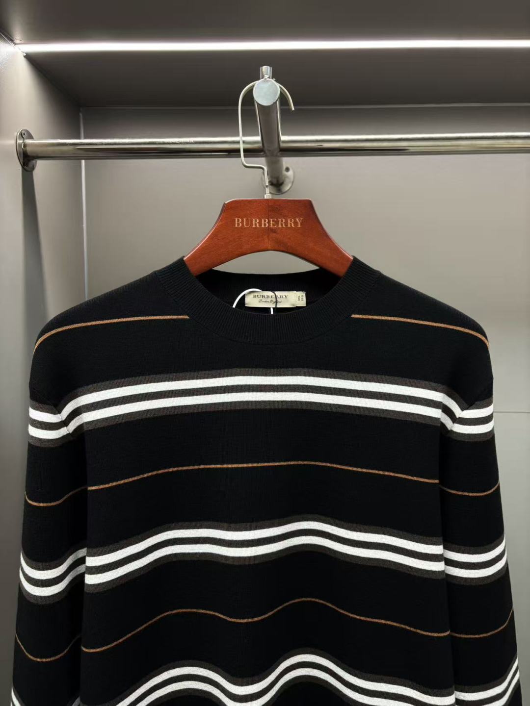 Burberry Unisex Sweatshirt Size L-4XL