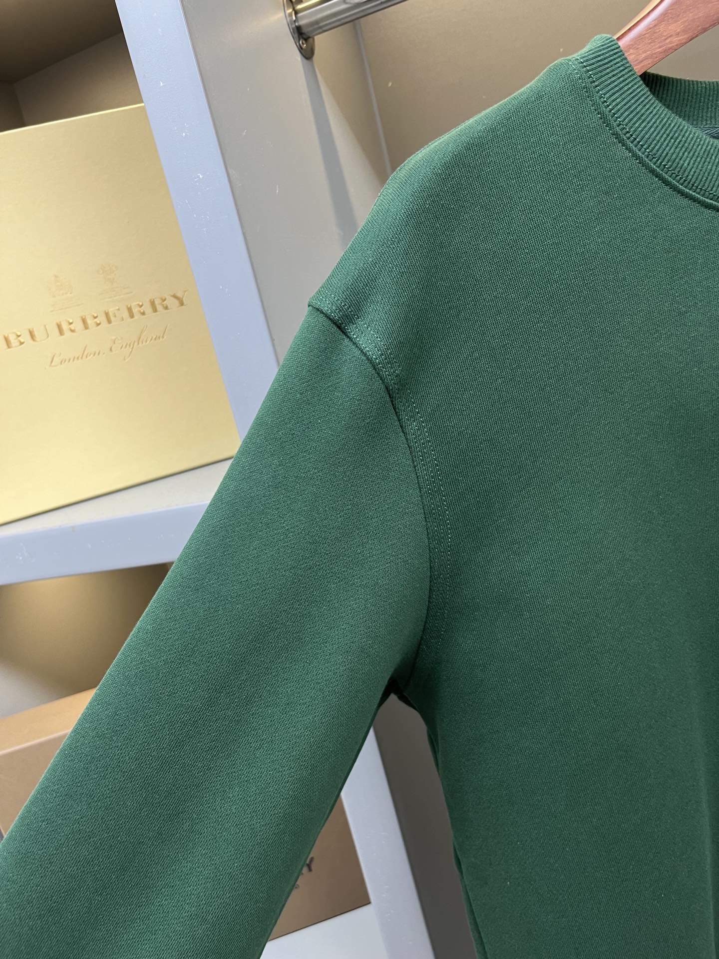 Burberry Unisex Sweatshirt Size S-XXL