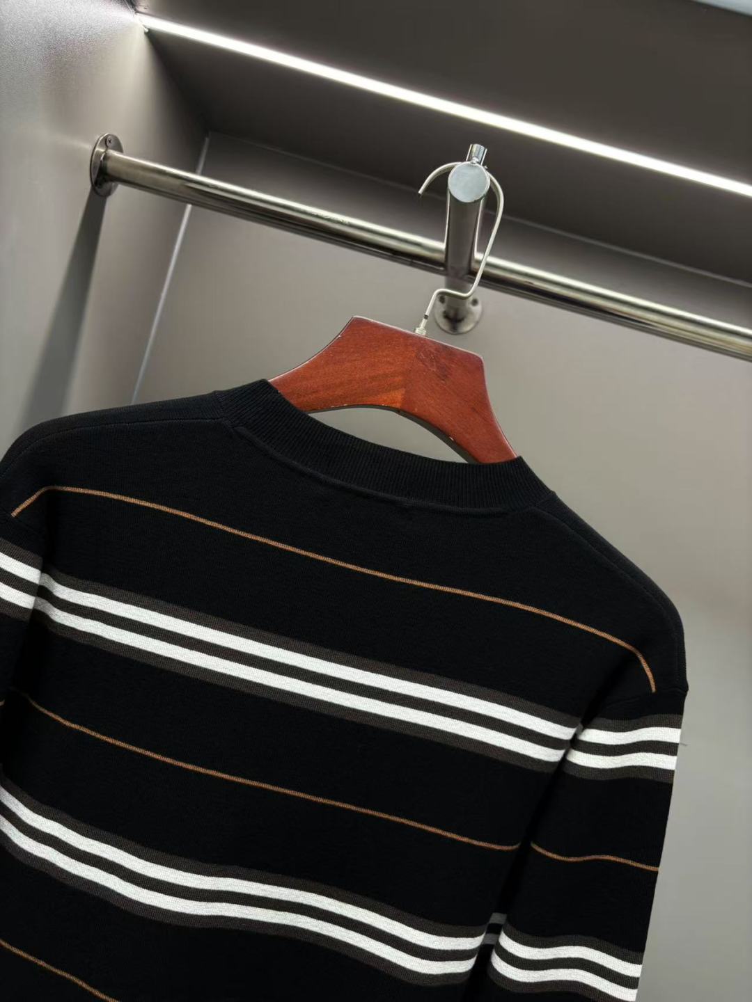 Burberry Unisex Sweatshirt Size L-4XL