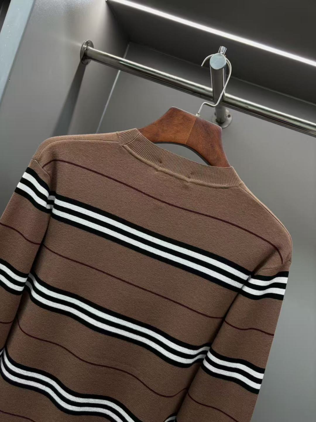 Burberry Unisex Sweatshirt Size L-4XL
