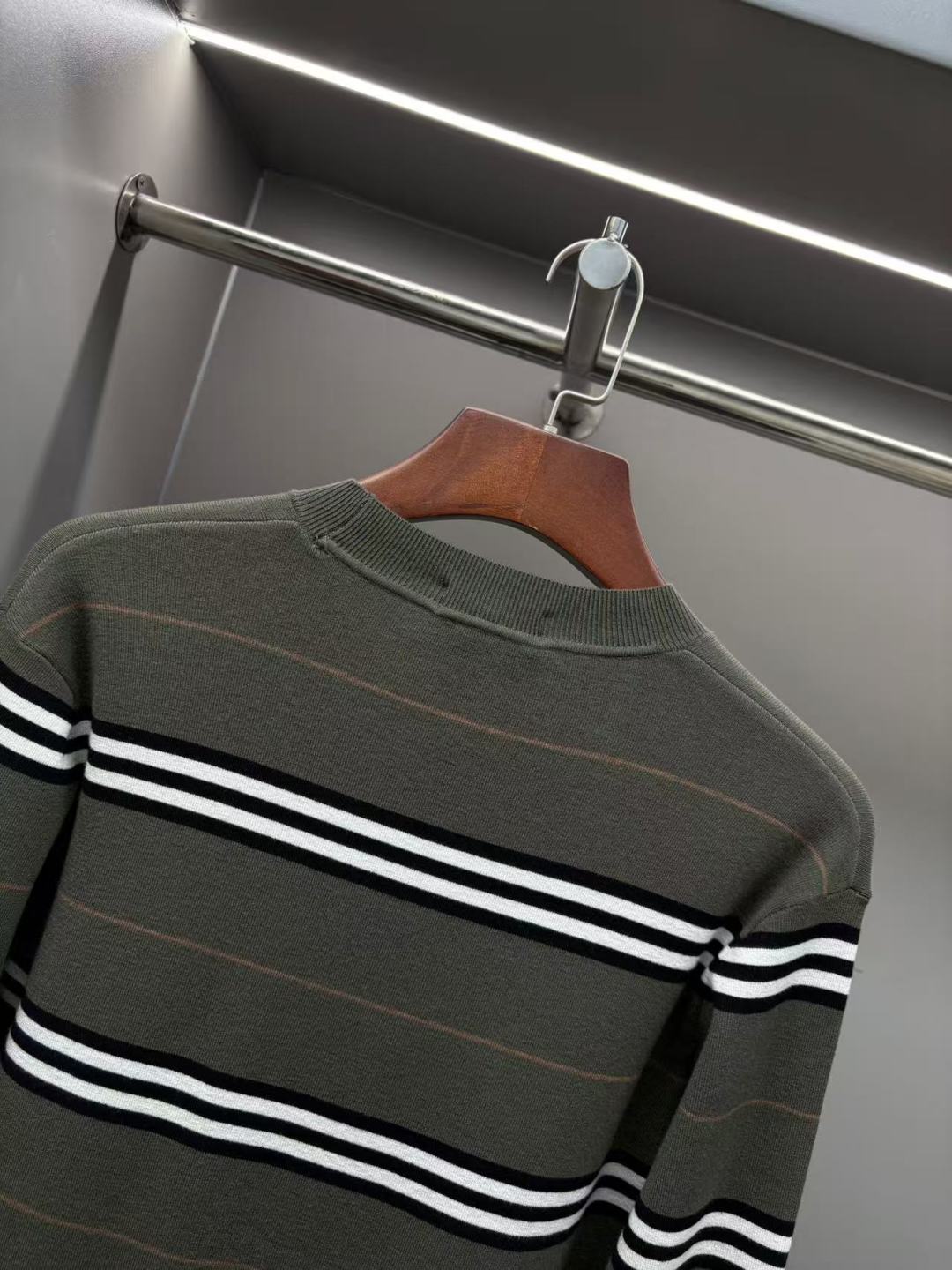 Burberry Unisex Sweatshirt Size L-4XL