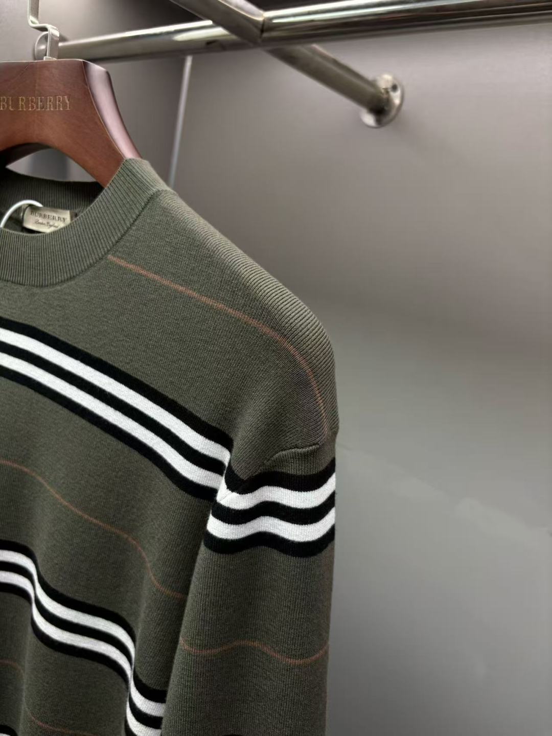 Burberry Unisex Sweatshirt Size L-4XL