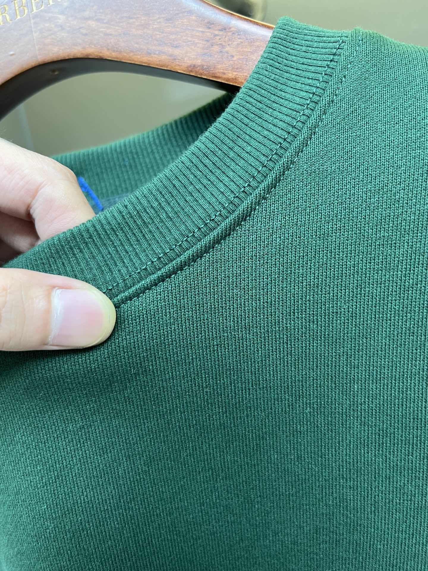 Burberry Unisex Sweatshirt Size S-XXL