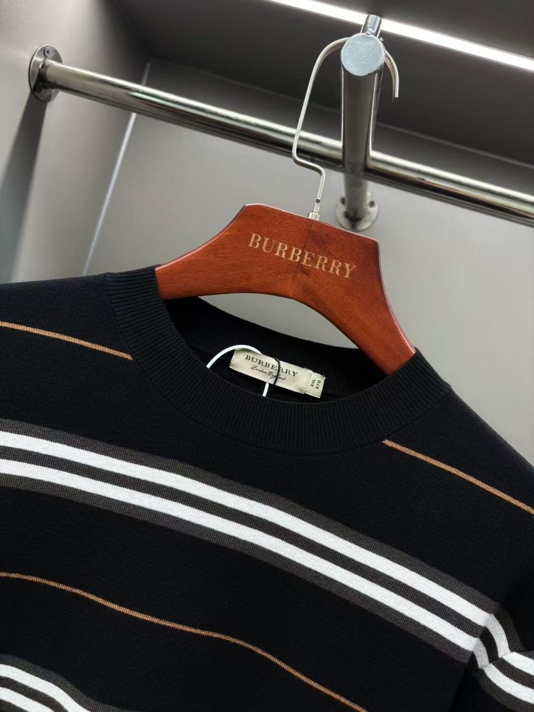 Burberry Unisex Sweatshirt Size L-4XL